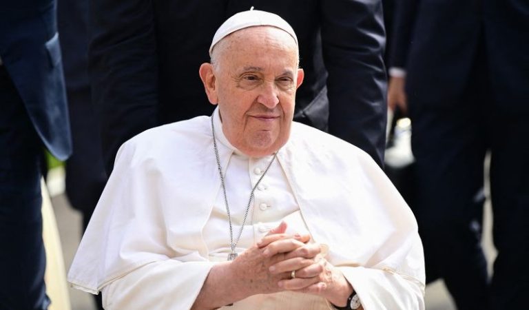 Pope Francis Suffers ‘Breathing crisis,’ Vatican Says Pope Francis Suffers ‘Breathing crisis,’ Vatican Says